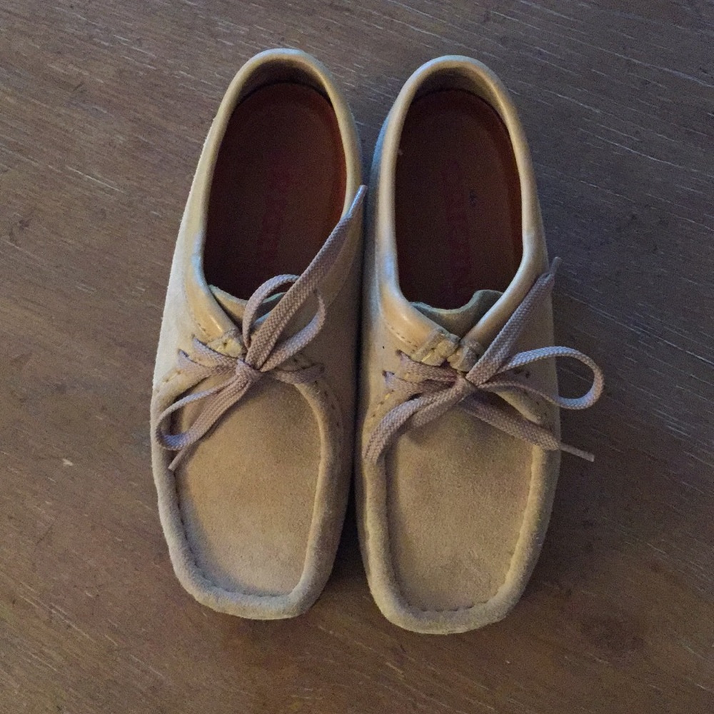 Clark’s Wallabees size 6